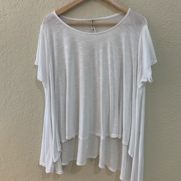 Emma & Sam Tops - ✨3 for $20✨LF high/low flowy top